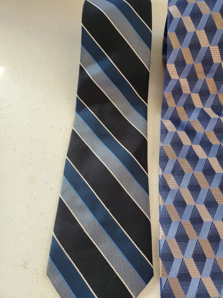 Lote Mixto De 3 Corbatas Para Hombre Estrelladas - Daniel Gray - Rayas Florales Kuppeheimer Foto 2 de 4