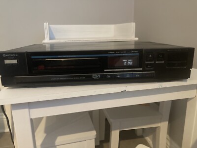 Hitachi DA-500 Compact Disc Player With Fluorescent Graphic