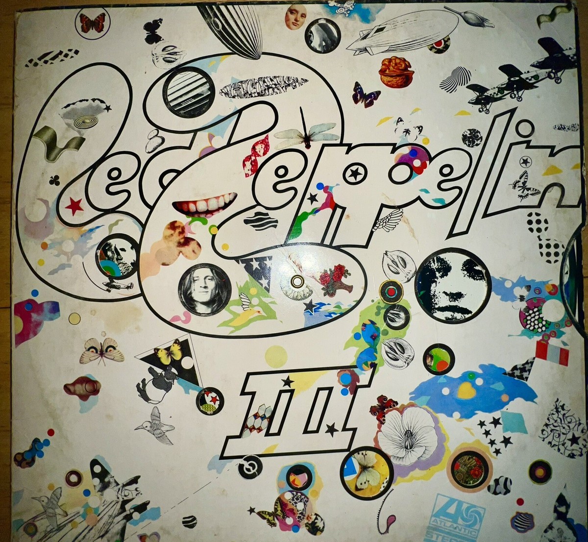 Led Zeppelin III Vintage 1970 vinyl album. Original copy. Gatefold