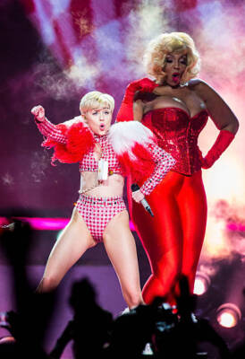Miley Cyrus at her Bangerz Tour at The Palace of Auburn Hills on- 2014 Photo 42