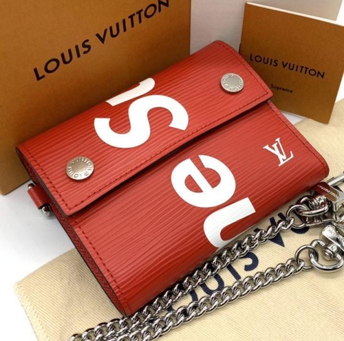 vuitton supreme chain