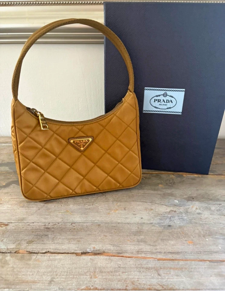 Prada Re-Edition, Foto 1 von 5