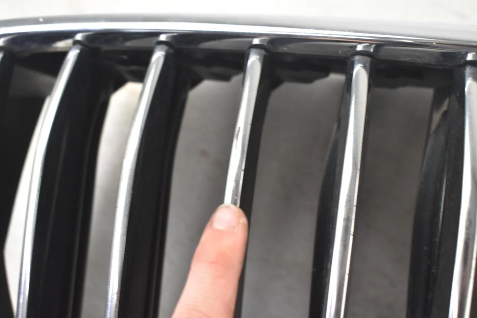 Parrilla superior izquierda usada se adapta a: BMW 750I superior 2016 sin equipamiento aerodinámico M alta Foto 4 de 4