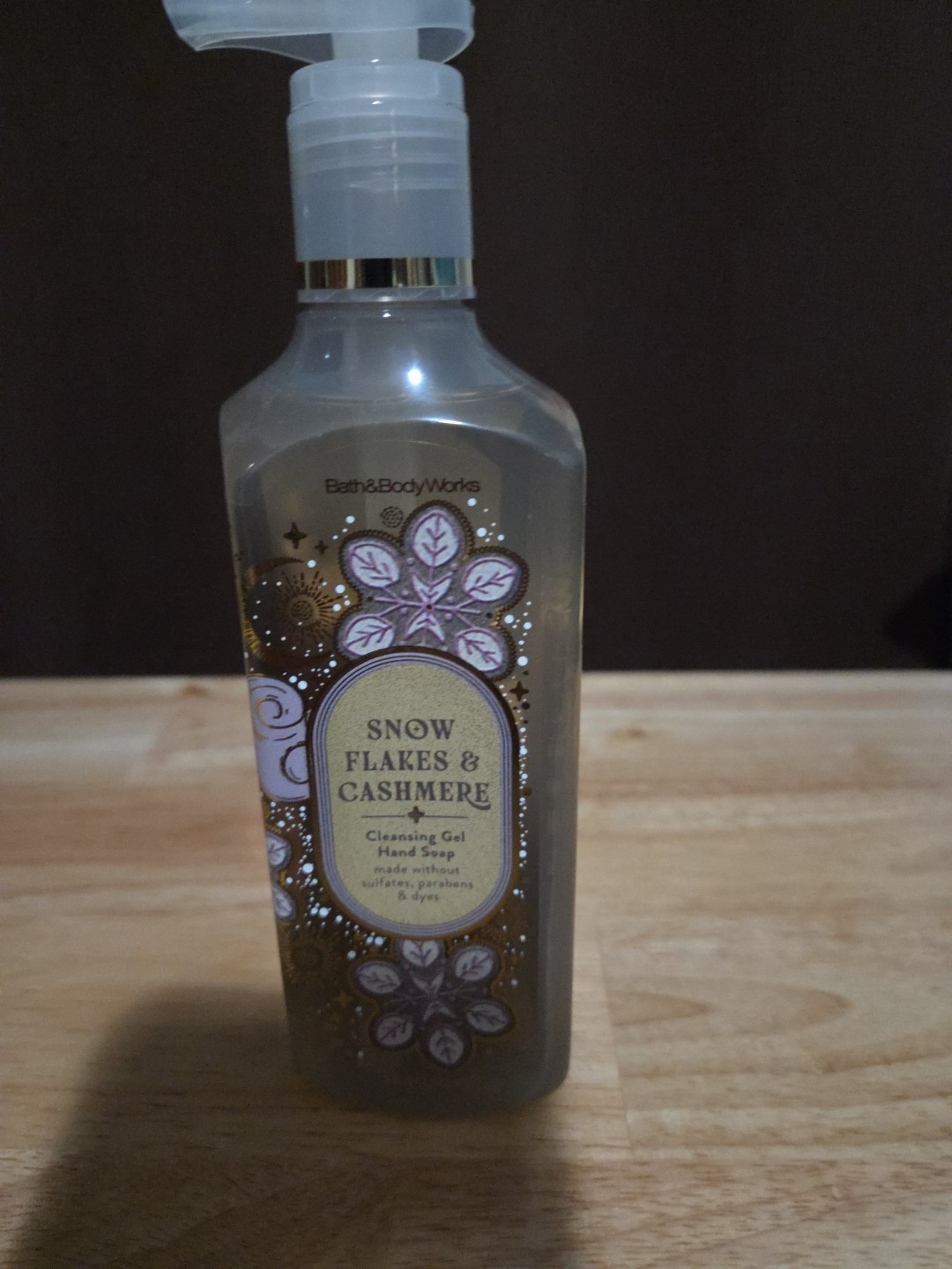 Bath & Body Works Snowflakes & Cashmere Gel Hand Soap 8 fl oz