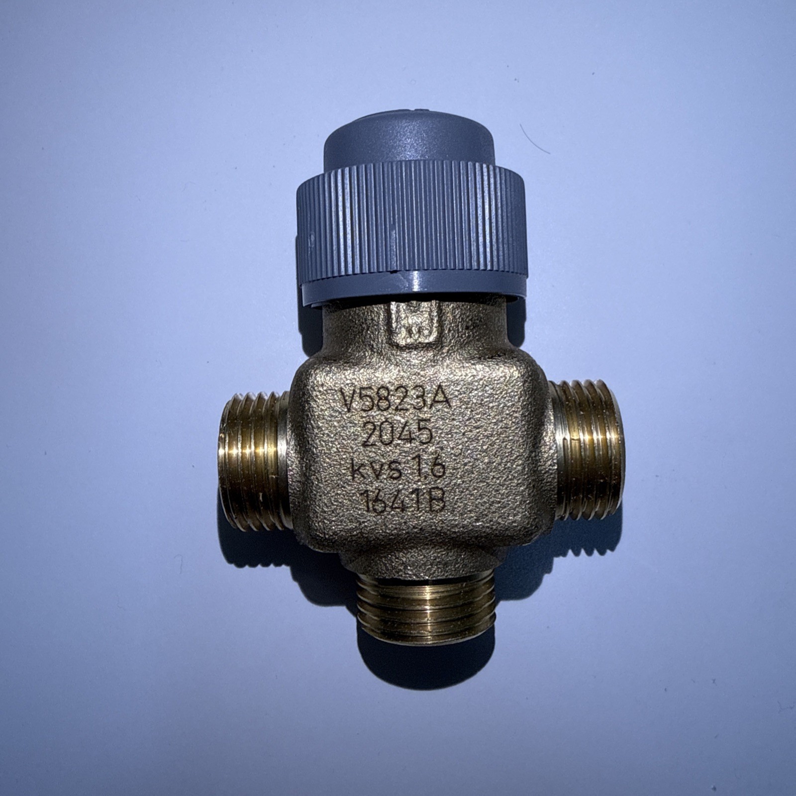 Válvula de 3 vías Honeywell V5823A2045 PN16 AB15 AB Kvs valor 1,6 embalaje original sin usar