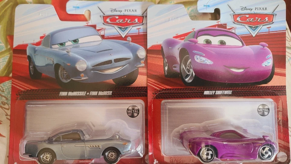 2 coches Mattel Disney Pixar coches Finn McMissile Holley Shiftwell juguetes Foto 2 de 4
