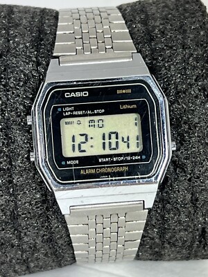 Vintage CASIO (415) A153 Men's Digital Watch w/Stainless Steel