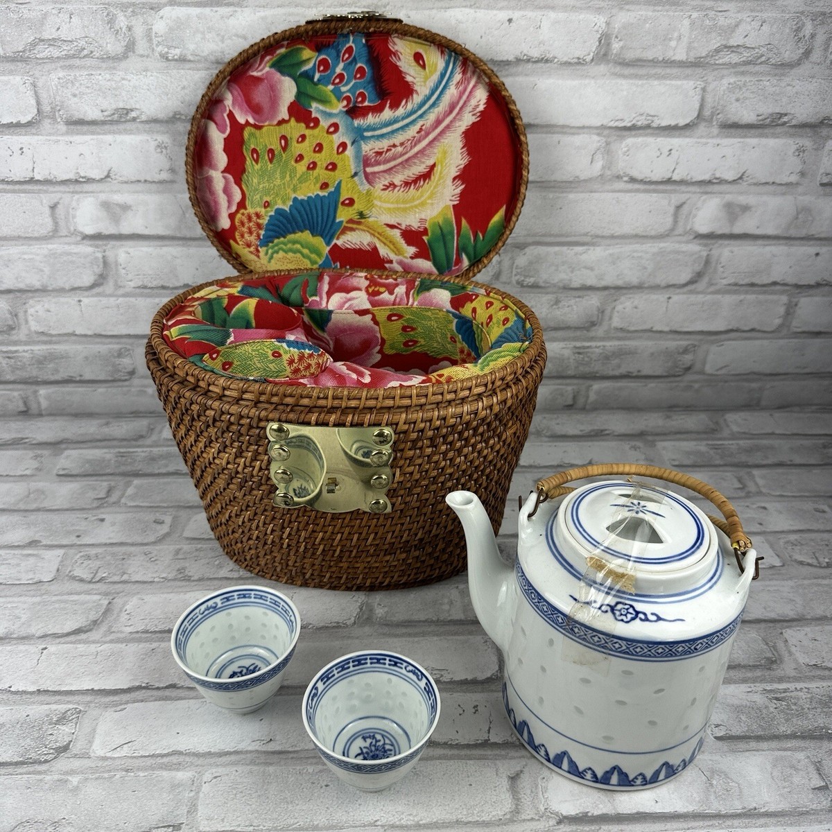 Chinese Tea Set In Padded Wicker Basket Picnic Basket Gold