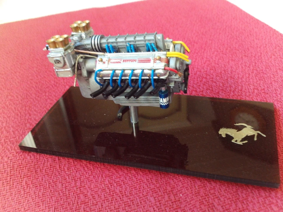 MOTEUR    FERRARI V12  version "marine"   kit résine  monté       1/18 - Photo 2/4