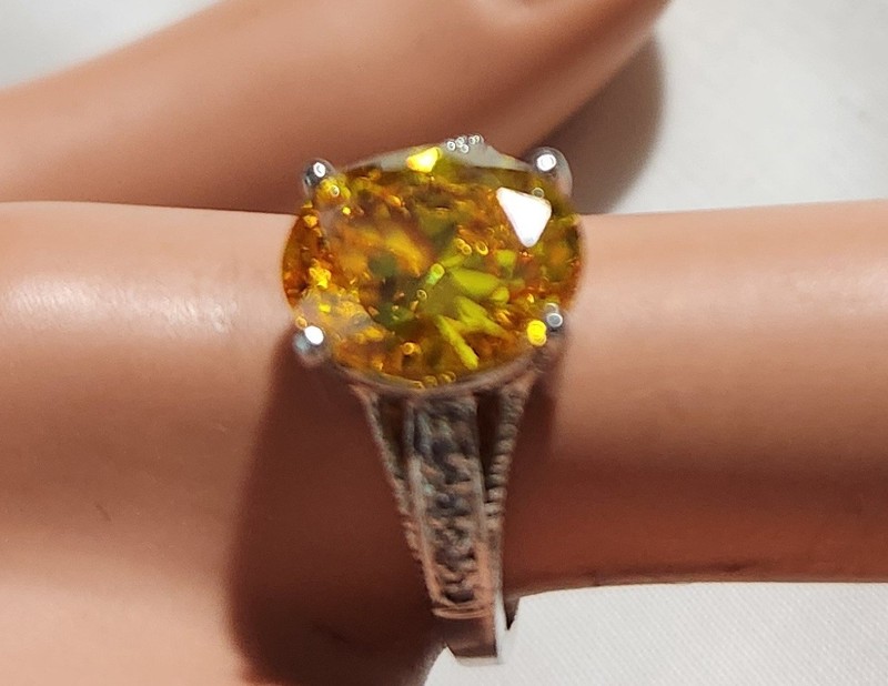 14KT WG RING W, PRONG SET OVAL YELLOW QARTZ DIAMOND ACCENT S-7.5,WT 3.8 GR