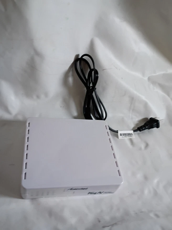 ActionTec MegaPlug AV 200Mbps 4-Port Ethernet Switch HPE400AVP - Image 2 of 4