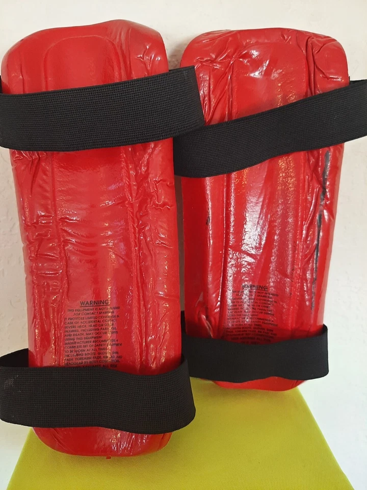 Century Sparring Gear MMA Taekwondo Karate Espinilleras Adulto Talla Pequeña Rojo--¡USADAS EN EXCELENTE ESTADO!! Foto 2 de 2