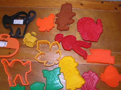 Vintage to Now Lot of Red Green Brown Orange Yellow Plastic Holiday Cookie Cut - Picture 3 of 5