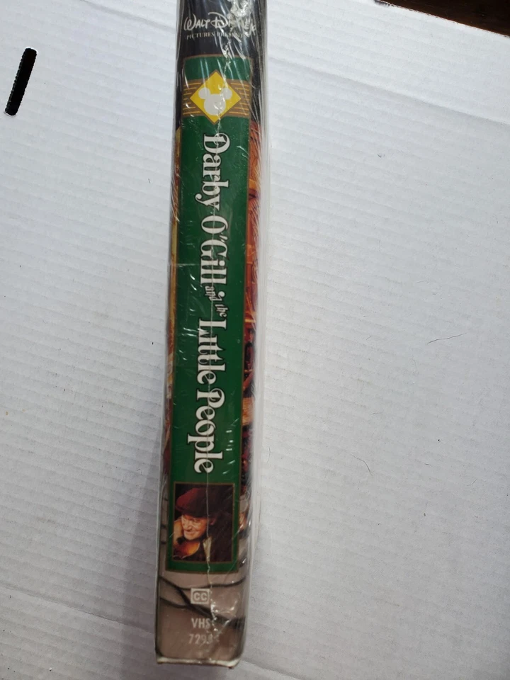 Walt Disney Presents - Darby O'Gill and the Little People (VHS) Sean Connery - Image 3 of 4