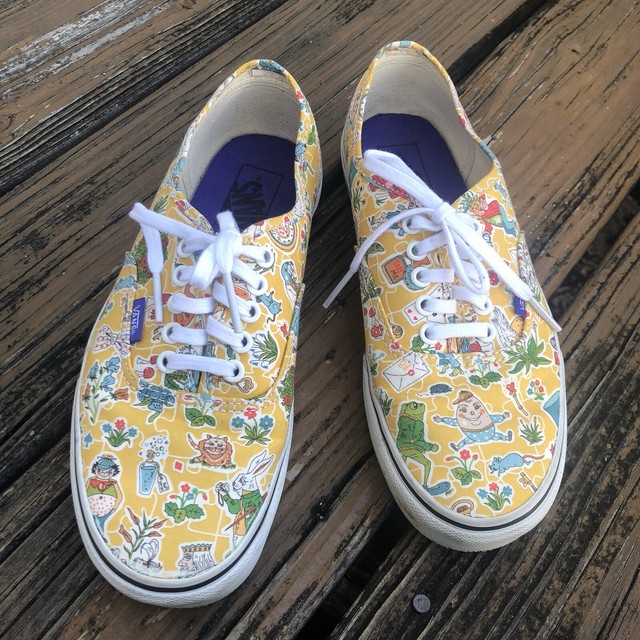 alice in wonderland vans size 9