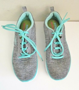 sketchers with laces