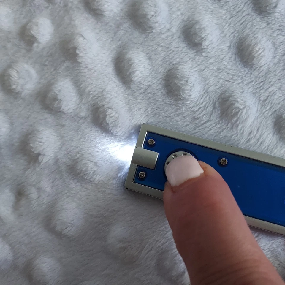 Vintage Chicago Cubs Keychain Flashlight LED Push Ring Cubbies Baseball MLB Lite - Image 4 of 4