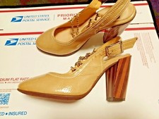 JOHN FLUEVOG BLIND FAITH PUMPS 8 HEELS SHOES TAUPE PATENT LEATHER CHAINS UNIQUE 