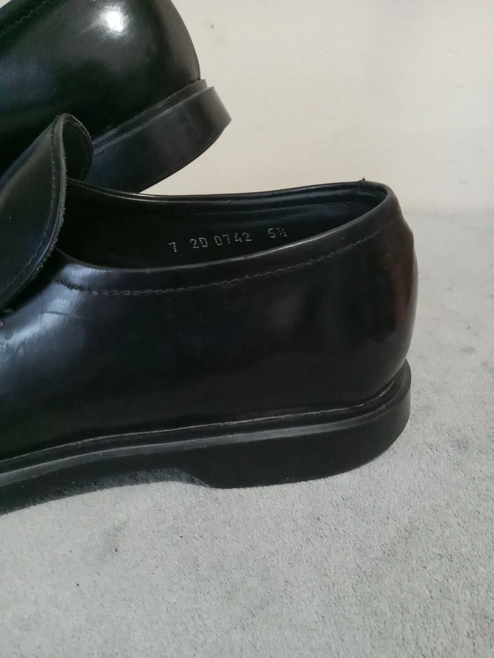 Zapatos mocasines Prada de cuero negro con suela de goma para hombre talla EE. UU. 5 1/2 hechos en Italia Foto 2 de 4
