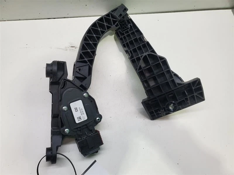 2016-2016, Hyundai Veloster, Pedal Brake/Clutch, 1.6L, FWD, PN: 2VF05-AC000 - Image 4 of 4