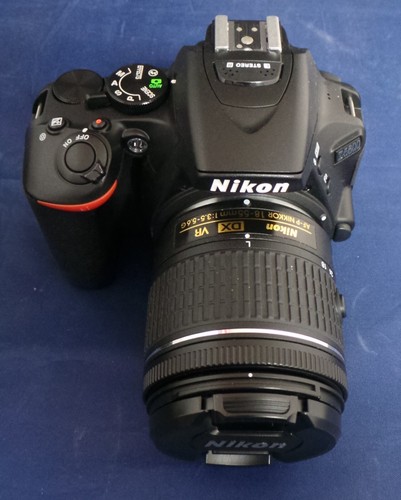 Nikon D5600 kit fotocamera reflex digitale 24,2 MP con 3 obiettivi, flash e borsa - Foto 3 di 15