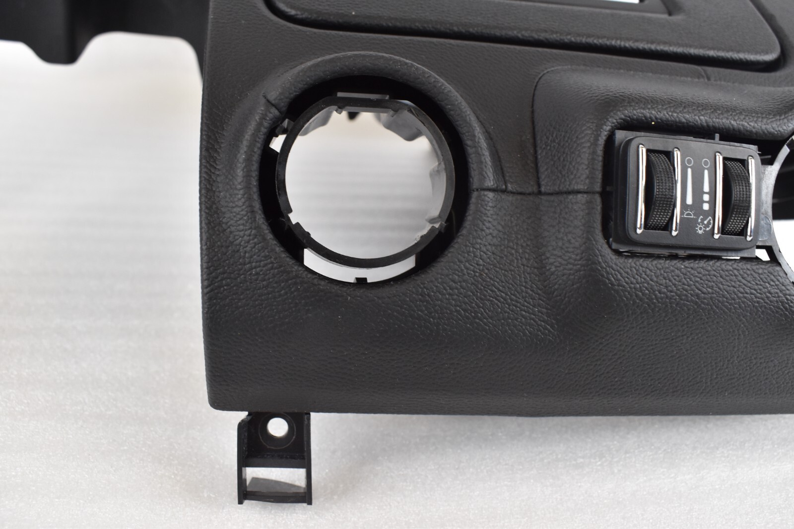 2014-2019 MASERATI GHIBLI LEFT DRIVER FRONT DASH LOWER KNEE PANEL W/ SWITCH OEM