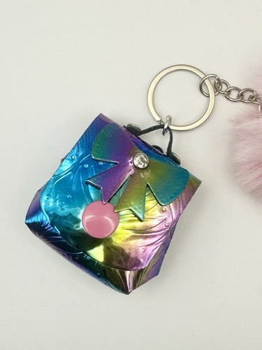 Schlüsselanhänger holografische Handtasche rosa Bommel Kunstleder Strass Taschenanhänger - Bild 3 von 5
