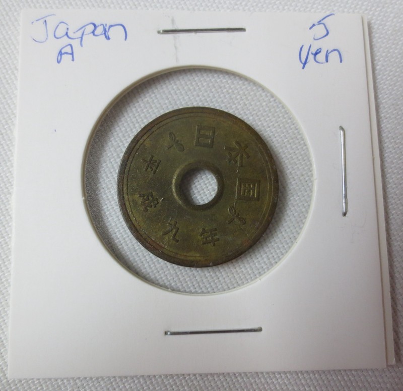 Japan 5 yen Vintage  Coin (A)