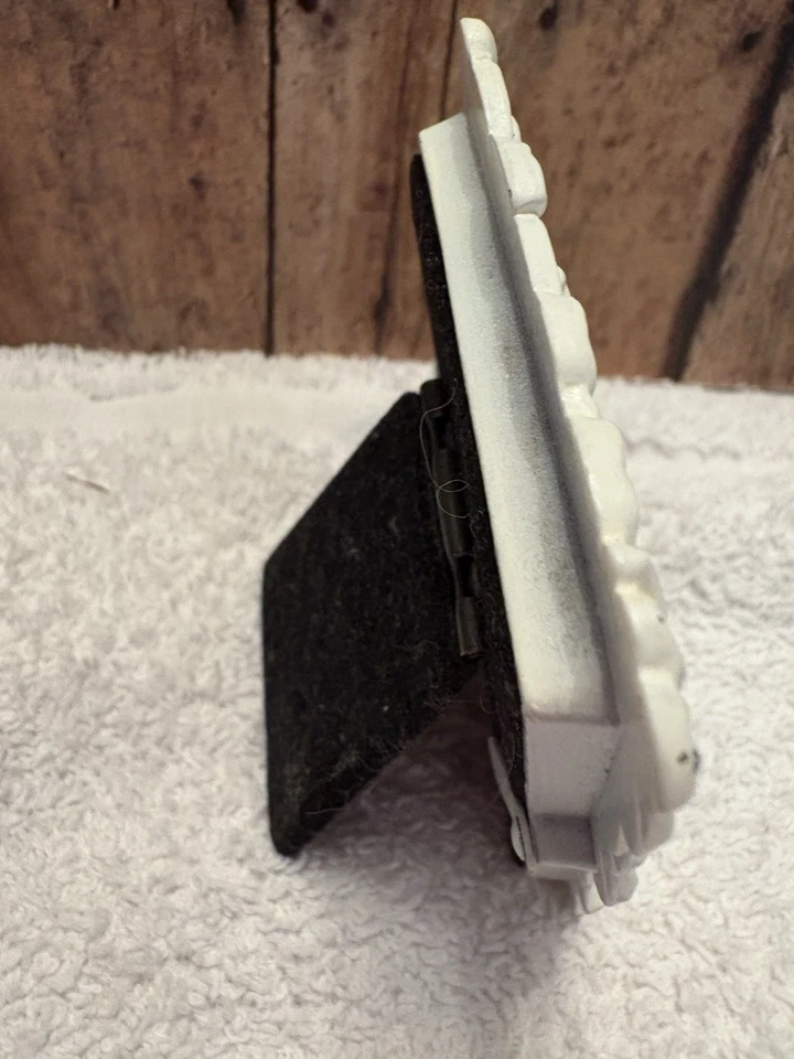 Marco de fotos pequeño de hierro fundido blanco con rosas y hojas marco de 3x2,5” 3,1 oz. Foto 2 de 3