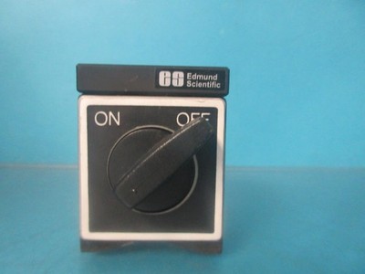 EDMUND INUSTRIAL OPTICS SQUARE MAGNETIC BASE WITH ON/ OFF SWITCH