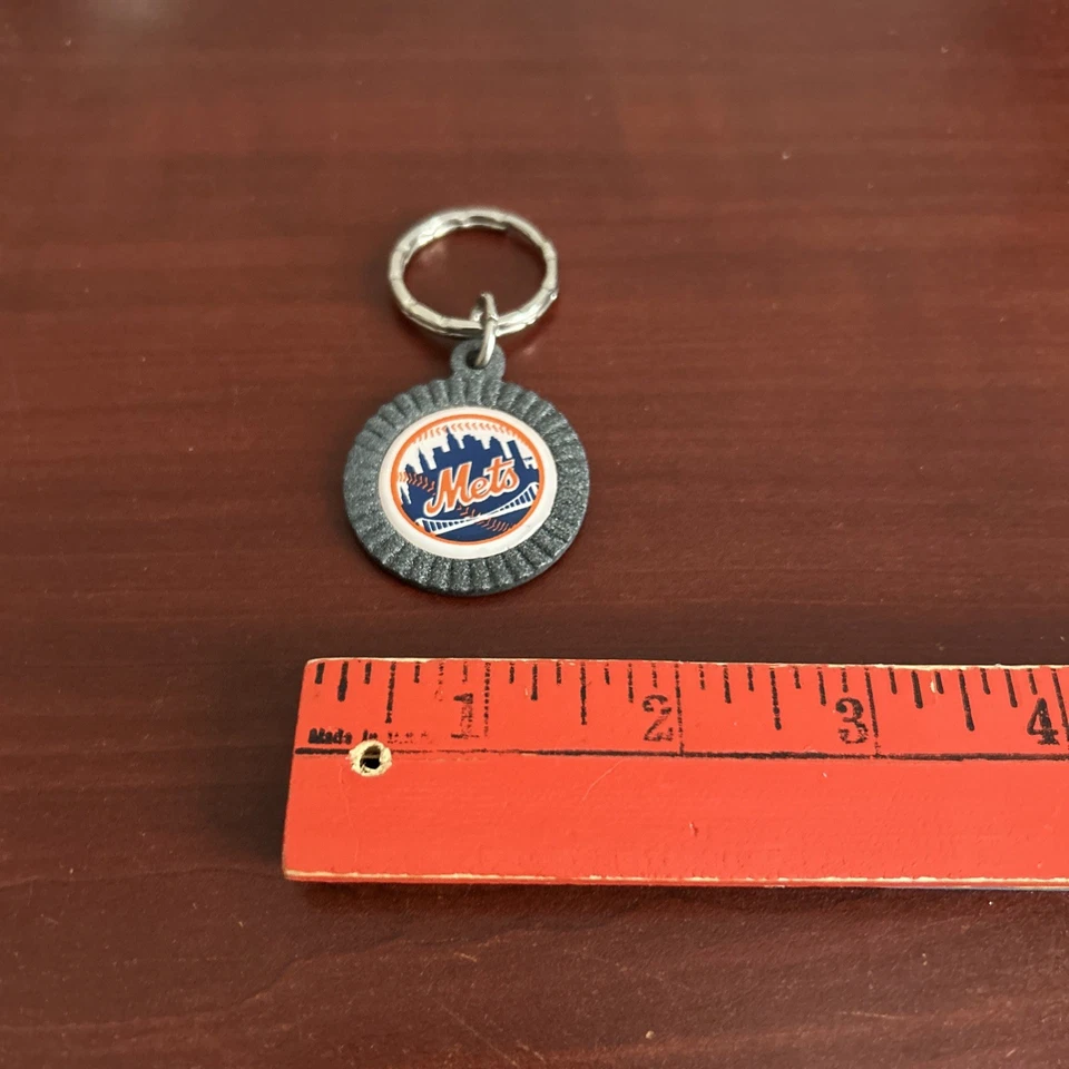 Vintage New York METS MLB Baseball Team Logo Metal Keychain - Image 4 of 4
