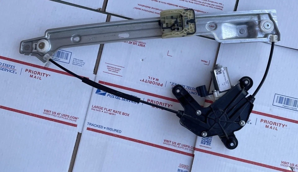 FORD MAVERICK 2022-2025 REGULADOR VENTANA PUERTA TRASERA DERECHA CON MOTOR OEM Foto 3 de 4