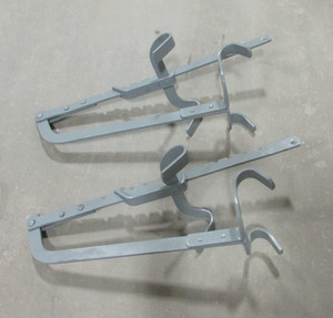 VINTAGE PAIR OF MURRAY BLACK CO. ADJUSTABLE STEEL LADDER JACKS