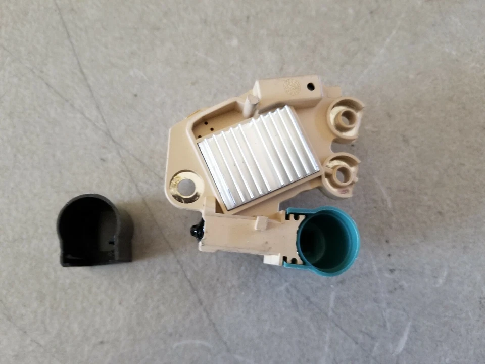 Новый регулятор напряжения генератора 593551 подходит для SG12S073, 12-31-7-515-033, M552 - Изображение 2 из 2