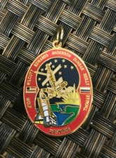 VINTAGE NASA SPACE STS-89 COLLECTIBLE ENAMEL NECKLACE CHARM PENDANT RARE L K