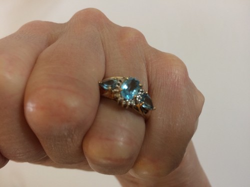 VERY PRETTY TOPAZ AND DIAMOND 9CT GOLD RING. SIZE M. GOOD CONDITION. - Picture 4 of 8