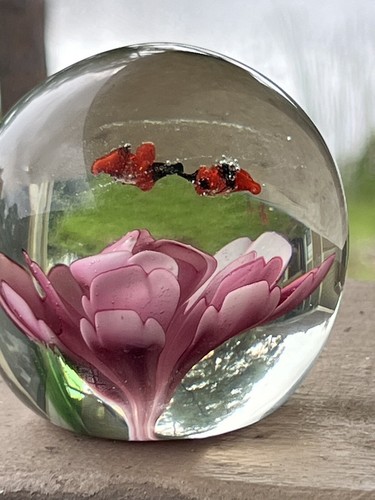 Vintage Art Glass Pink Flower Butterflies Figurine Crystal Paperweight Avita 2.5 - Picture 3 of 8