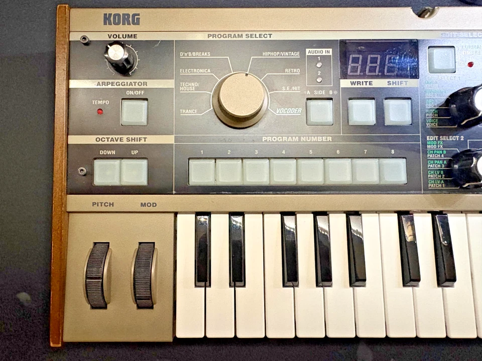 Korg microKORG Synthesizer / Vocoder – guter Zustand – Studioausdünnung - Bild 4 von 4