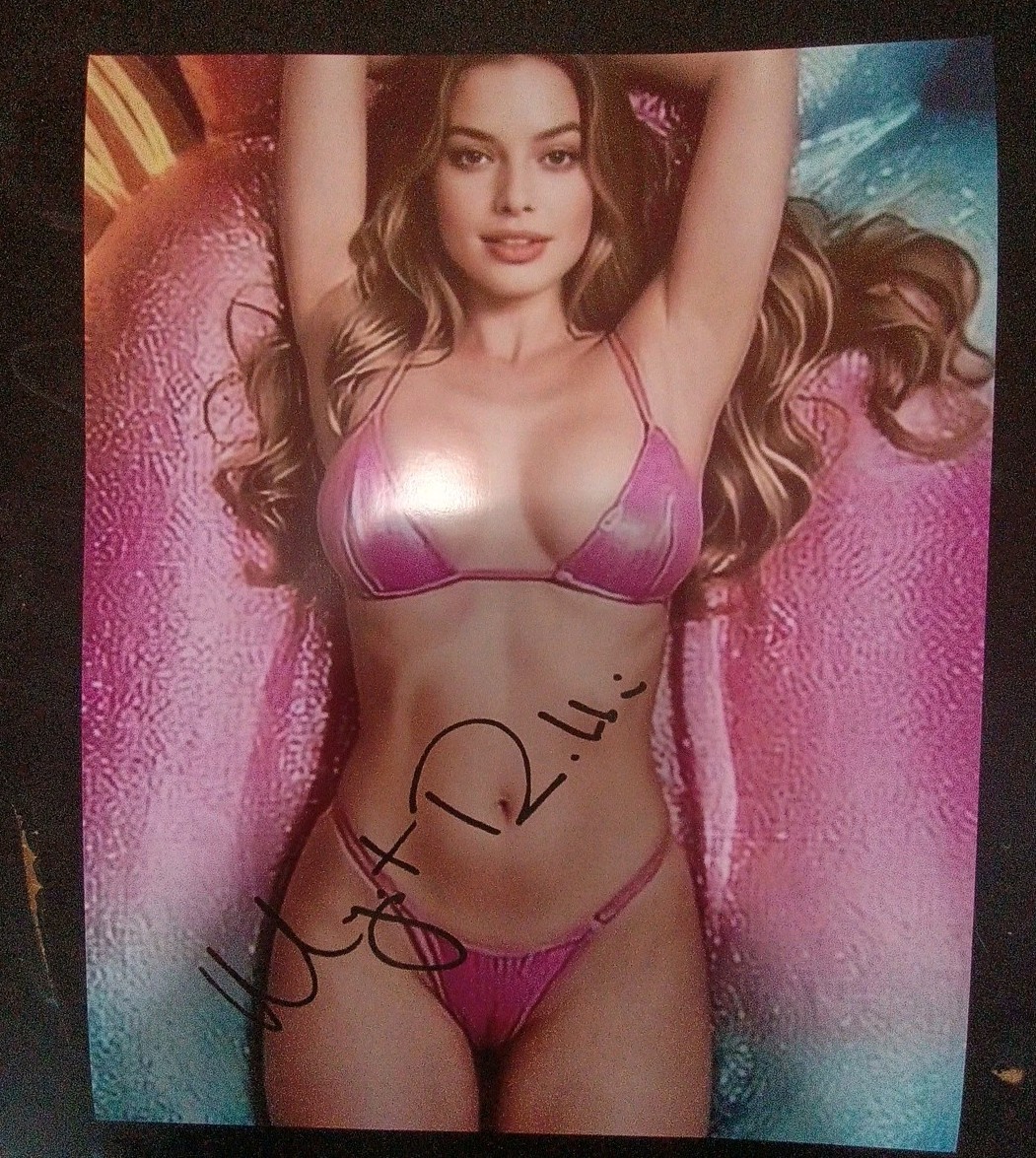 Margot Robbie  Autographed Signed 8x10 Photo Reprint FREE SHIPPING 