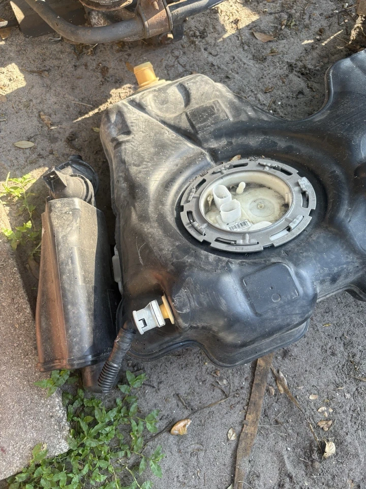 BMW 428i 2015 tanque de combustible OEM  Foto 2 de 3