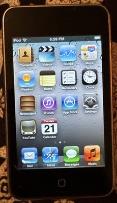 iPod touch 3rd Gen 32GB Black A1318 Fast Shipping  Good Used