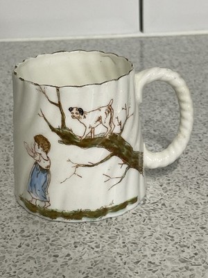KLEINE 7 cm hohe viktorianische weiße gerippte Knochenporzellan Tasse spielendes Kind & Hund