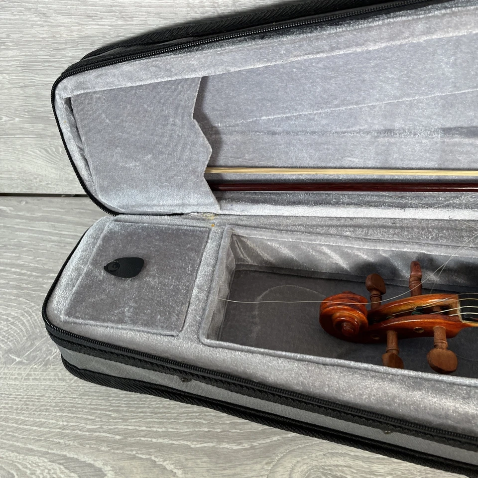 The Stentor Student 1 Violin 3/4 Size with Bow and Grey Stentor Carry Case - image 2 of 4