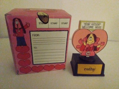 1982 Cathy Guisewite Aviva Trophy ''Your Gossip Welcome Here'' with Box Vintage 
