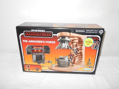 2024 KENNER NEW! SEALED STAR WARS MANDALORIAN ARMORER'S FORGE PLAYSET B1
