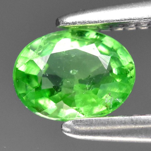 Pierre Précieuse Tsavorite Grenat Vert Vibrante 0.86ct Ovale 6.5x5mm - Naturelle, Tanzanie
