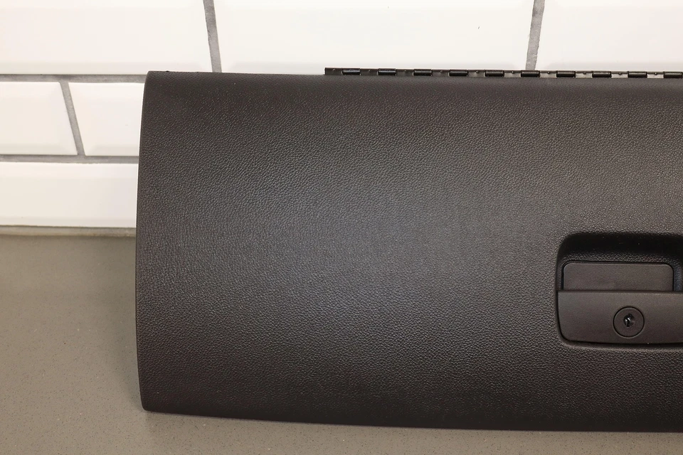 07-14 GMC Yukon Interior Glove Box (Ebony 197) 88k Miles - Image 2 of 4