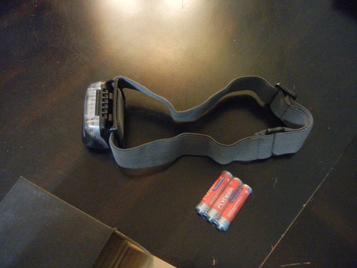 HD - VISA ADJUSTABLE HEAD HAT BAND FLASHLIGHT AND BATTERIES NEW. - Picture 3 of 4