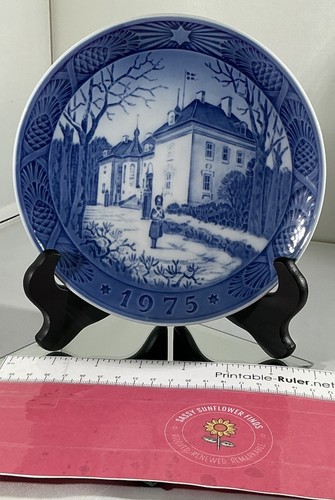 1975 Royal Copenhagen Collectable Porcelain Plate, “The Queens Christmas Res…” - Picture 4 of 5