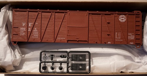 Vagón de carga Accurail HO #4122 40' de madera de una sola funda con puertas de madera y extremos de madera | Zustand: New